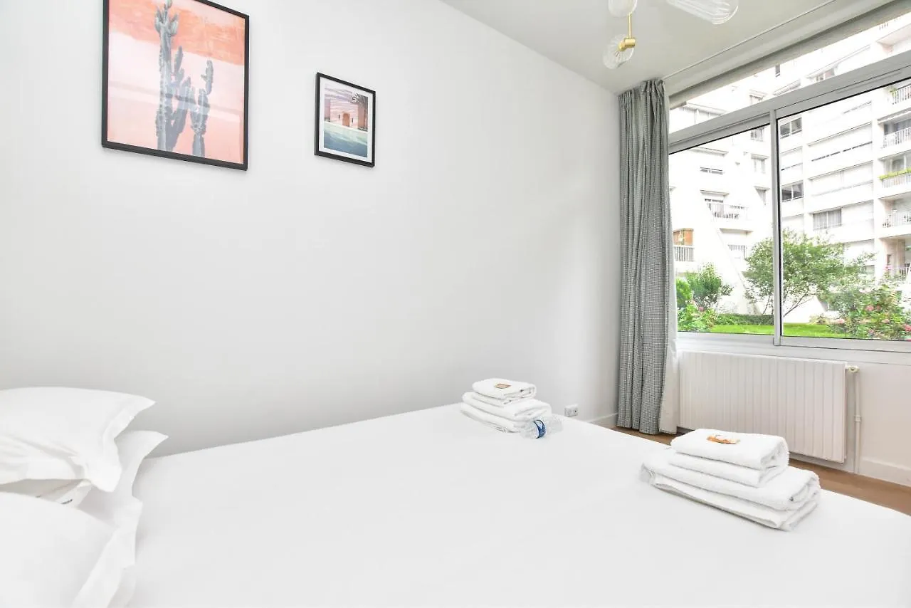 Canal Saint Martin - Amazing 12p/4br Париж